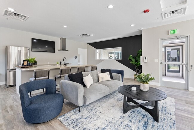 Building Photo - The James Apartments