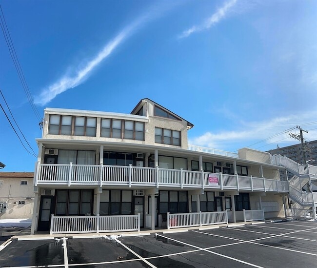 Building Photo - 9415 Pacific Ave