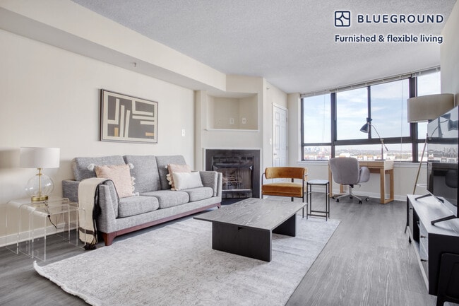 Building Photo - 901 15th St S Unit FL10-ID374