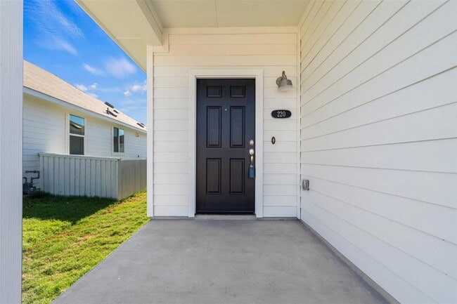 Photo - 220 Fabion St