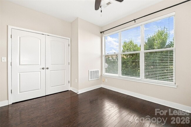 Photo - 732 Seigle Point Dr