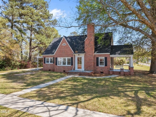 Photo - 302 W Main St