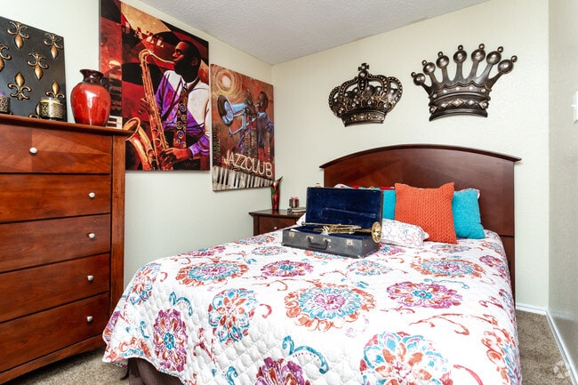 Studio-423sft - Alexis Park