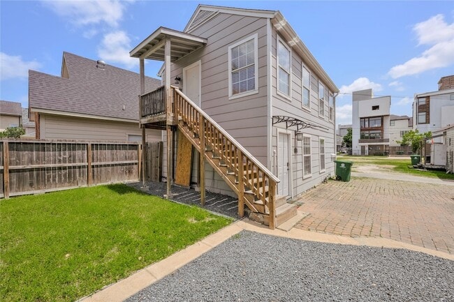 Building Photo - 3310 Crawford St Unit B
