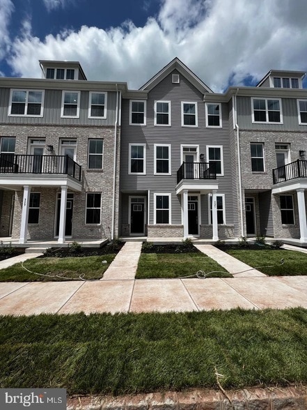 Photo - 327 Foundry St