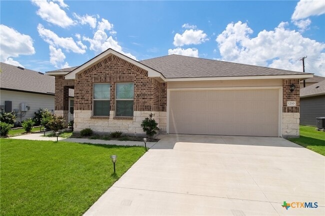 Building Photo - 1210 Lindsey Dr