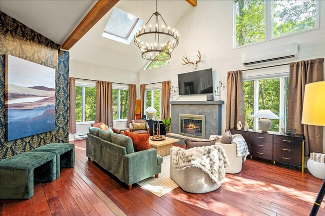 Building Photo - 1825 Jennifer Dr Unit ID1271267P