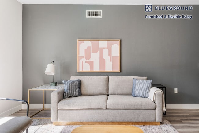 Photo - 24 Union Square