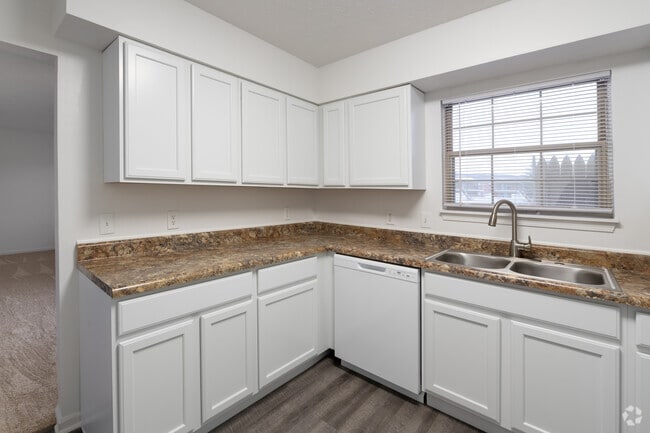 2 BR, 2 BA, 1075 SF - Remington Court