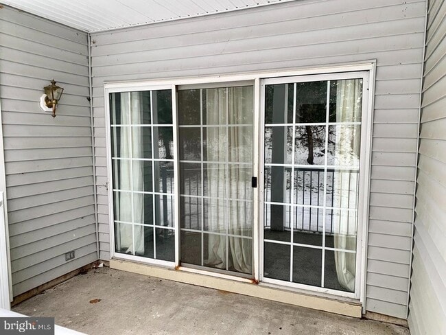 Building Photo - 15 Lehavre Ct