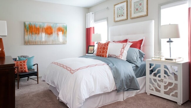 Photo - 1000 Spalding