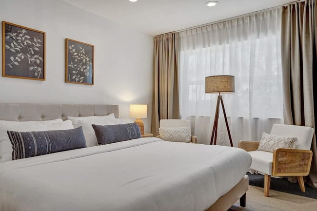 Building Photo - 851 N Surf Rd Unit ID1312647P