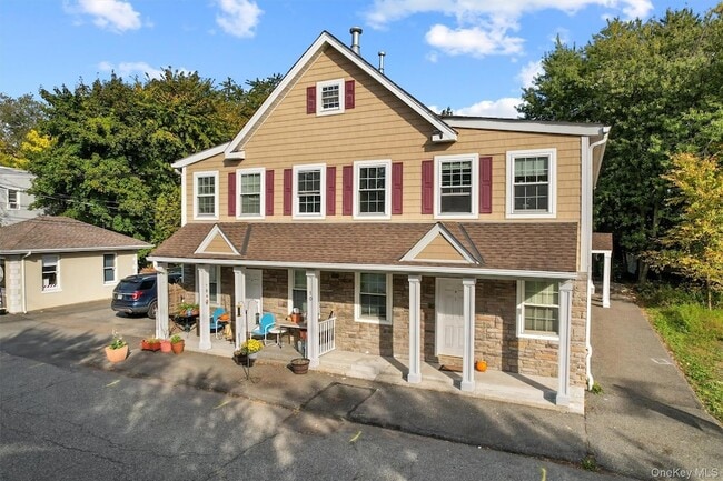 Building Photo - 10 Burnside Ave Unit B