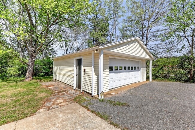 Photo - 4827 Bradyville Pike