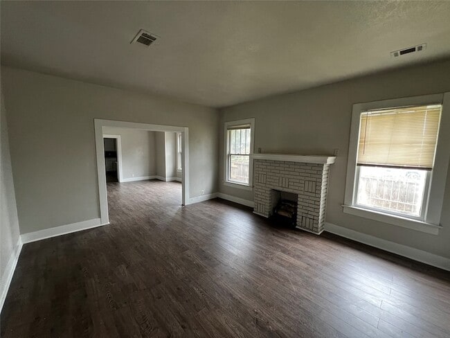 Photo - 2394 Avenue A