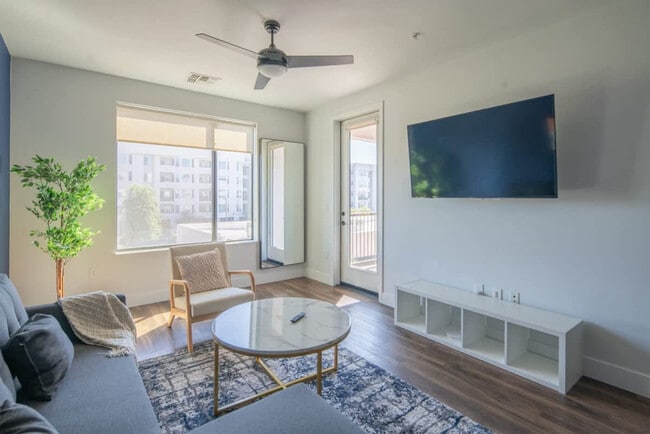 Photo - 688 W 1st St Unit ID1263088P