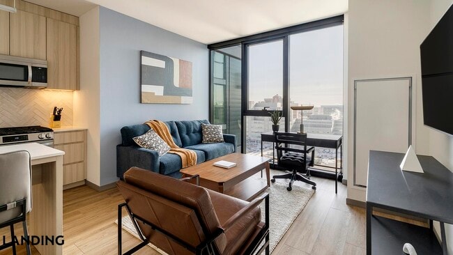 Building Photo - 513 S Damen Ave Unit 1416