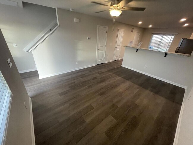 Photo - 1022 Peony Ln