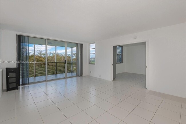 Photo - 625 Oaks Dr Unit 503