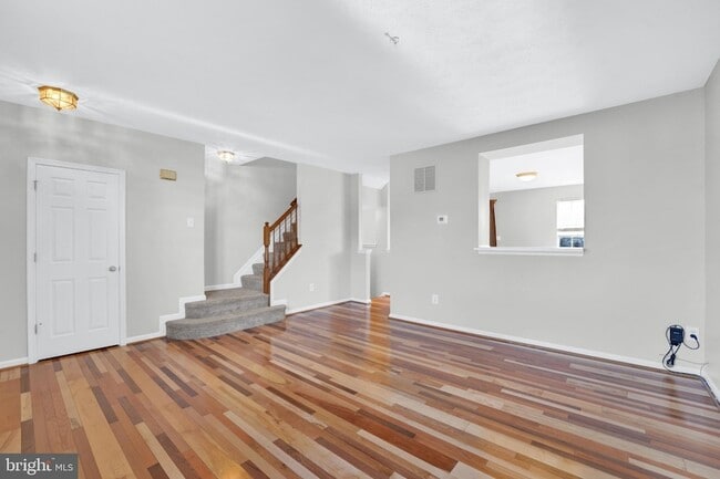 Photo - 265 Cherry Tree Square