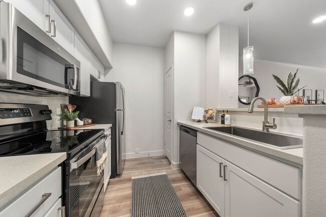 Building Photo - Emory Old Town