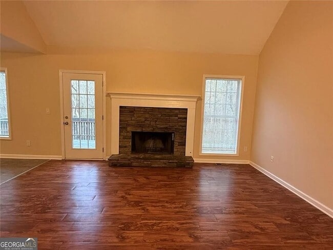 Photo - 175 River N Ct