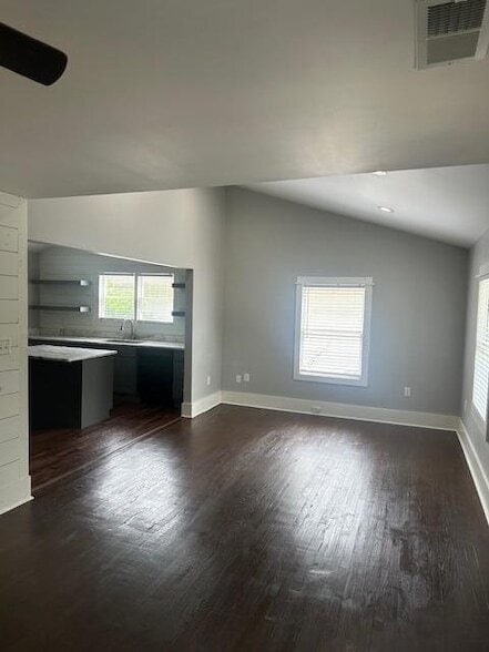 Photo - 860 Harle Ave NW