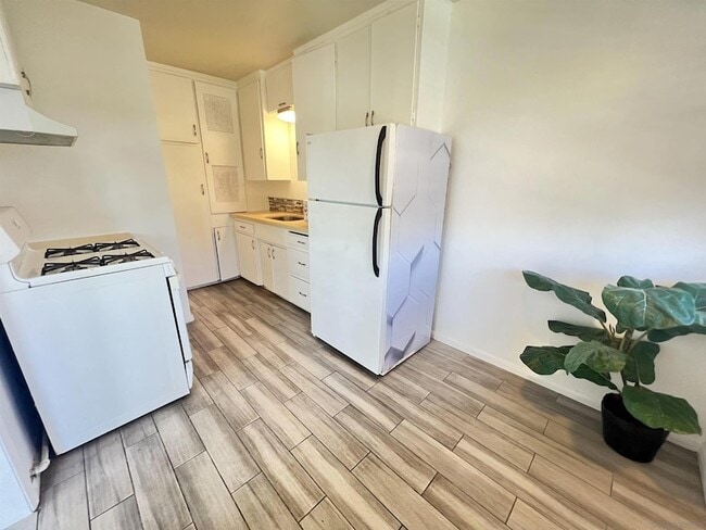 Photo - 4064 Oakcrest Dr