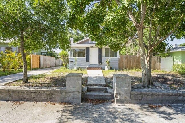 Building Photo - 403 Princess St