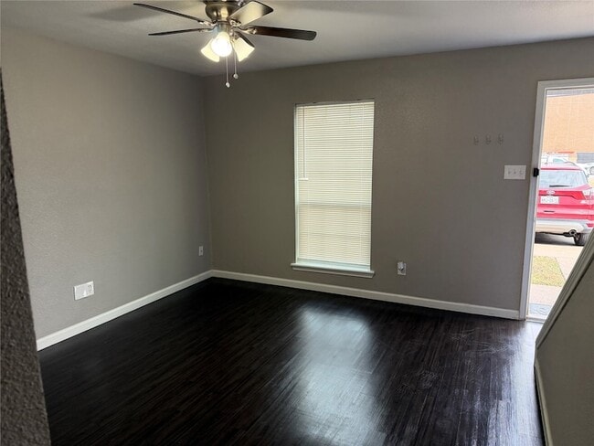 Photo - 357 NW Newton Dr