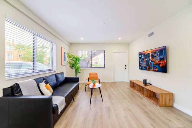 Building Photo - 700 SW 11th Ave Unit FL1-ID1022474P