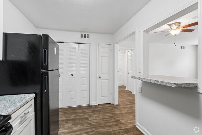 The Dogwood Plus 2BR, 1BA - 862SF - Kitchen - Brookview