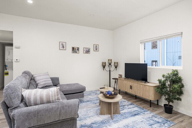 Photo - 815 SW Cloverdale St Unit SI ID1391351P