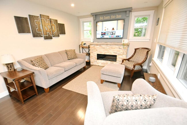 Building Photo - 1012 N Lawrence St Unit ID1321342P