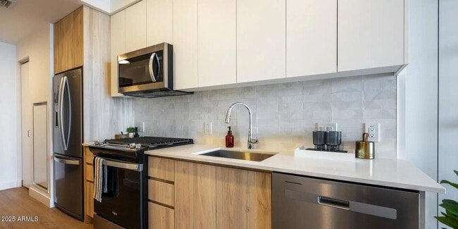 Photo - 817 N 6th St Unit S2