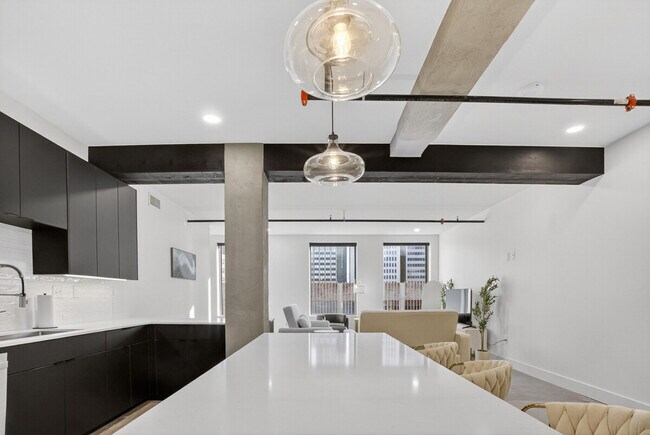 Photo - 100 W 5th St Unit ID1322458P