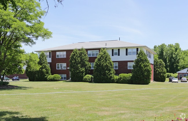 Country Gardens grounds - Country Gardens Apartments