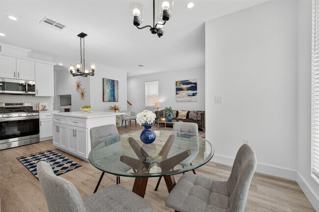 Photo - 5027 Willow Glen Dr Unit B