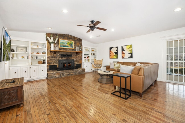 Building Photo - 8442 E McNelly Rd Unit ID1221926P