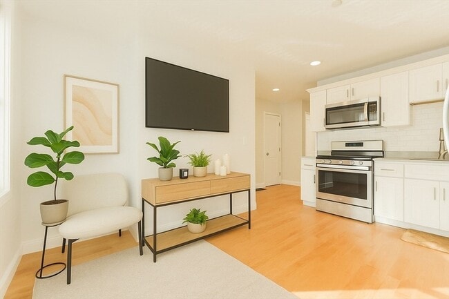 Building Photo - 375 Dorchester St Unit 1