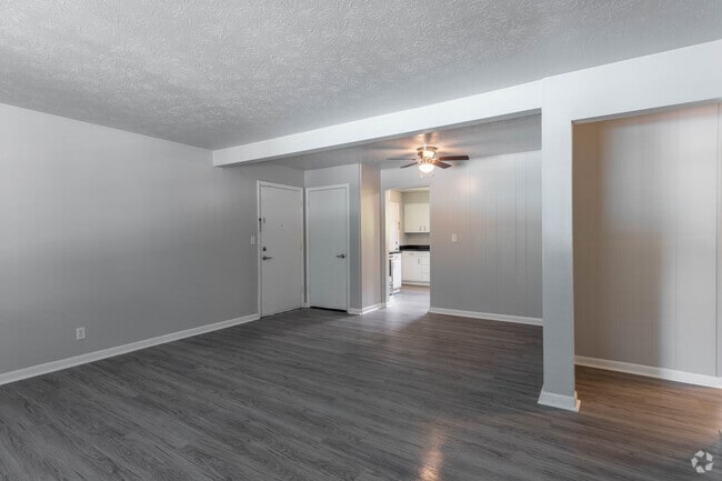 2 Br, 1 Ba - 980 SF - Patriot Greenbrier (FKA Greenbrier Gardens)