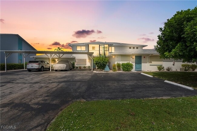 Building Photo - 1011 SE 40th St Unit 5 E