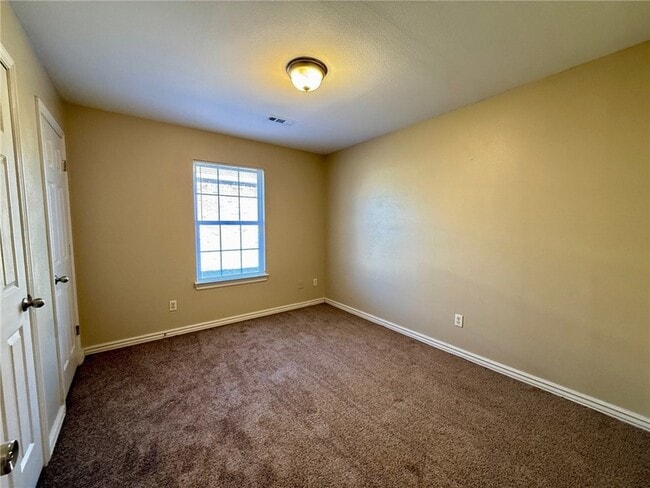 Photo - 333 Graystone Cir