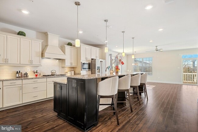 Photo - 2762 Lady Slipper Rd