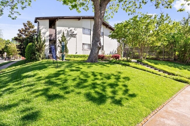 Building Photo - 5722 Gaston Ave Unit D