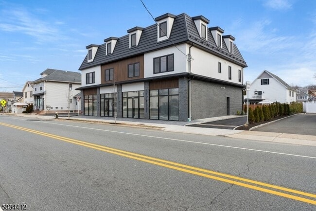 Photo - 178 Newark Pompton Turnpike