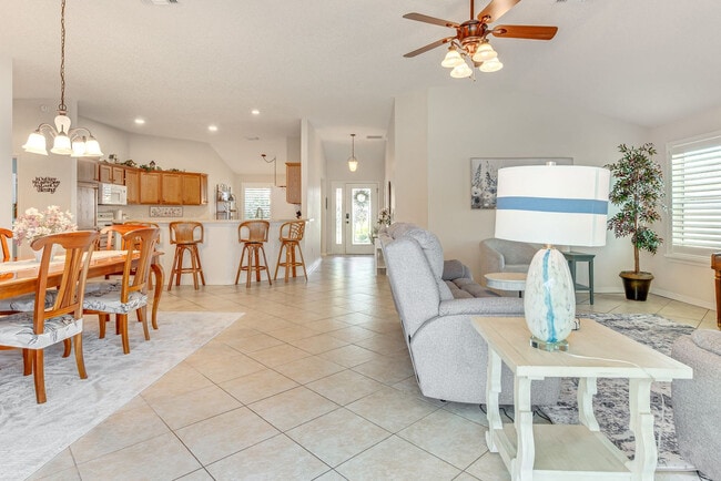 Photo - 684 Winifred Way Unit SI ID1546183P