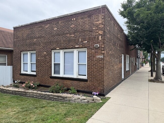 Building Photo - 10600 S Ave E