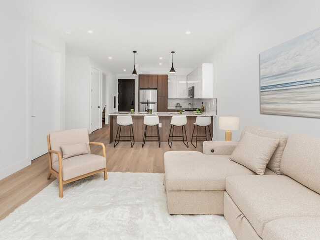 1Bed w Den - 19 Livingston St