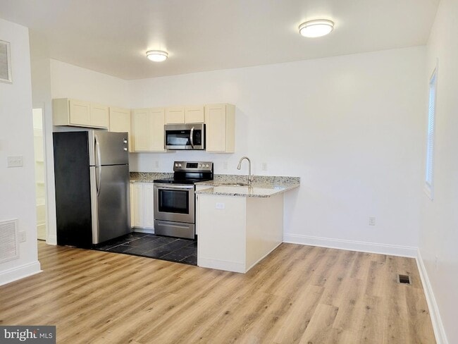 Photo - 452 N Loudoun St Unit 102